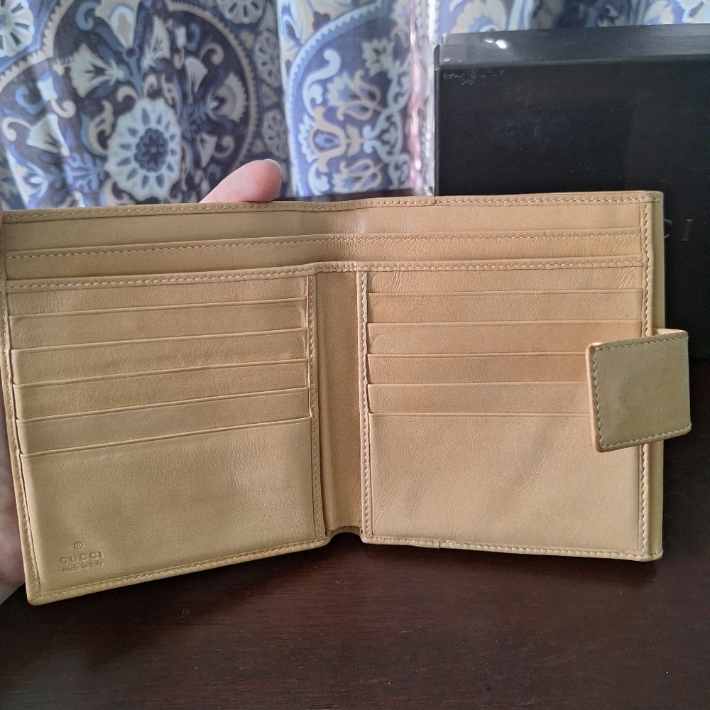 Suede Gucci Tote and Wallet Set - Picture 15 of 17